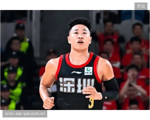 深圳队核心贺希宁打出爆发一季，个人数据井喷式增长带动球队成绩飞跃。